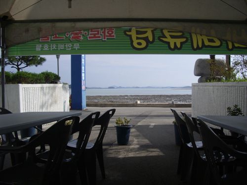 바베큐장에서 바라본 바닷가